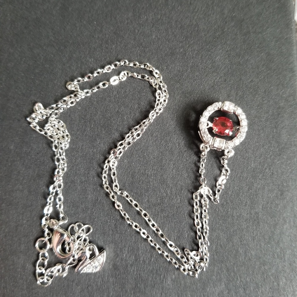 Dancing center stone necklace